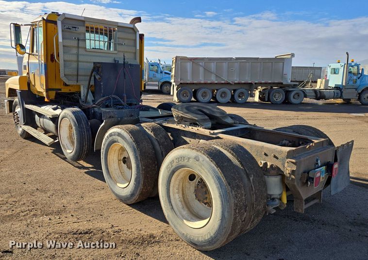 image for item EB1305 1994 Mack CH613 semi truck