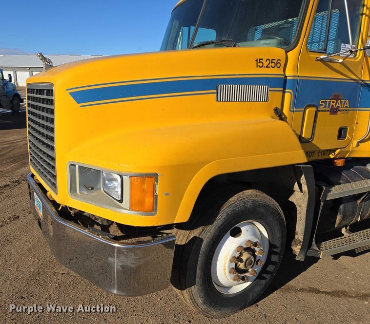 image for item EB1305 1994 Mack CH613 semi truck