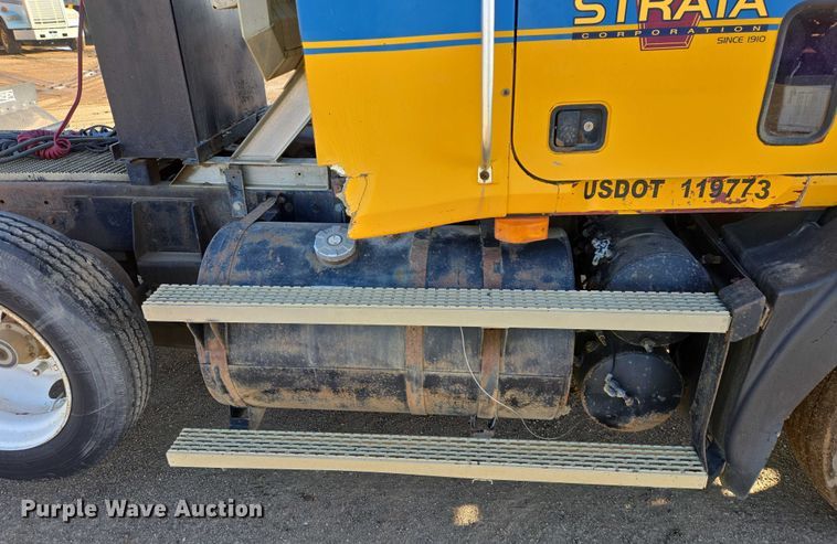 image for item EB1305 1994 Mack CH613 semi truck