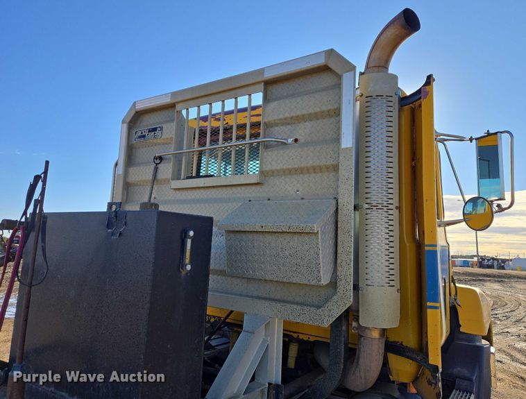 image for item EB1305 1994 Mack CH613 semi truck