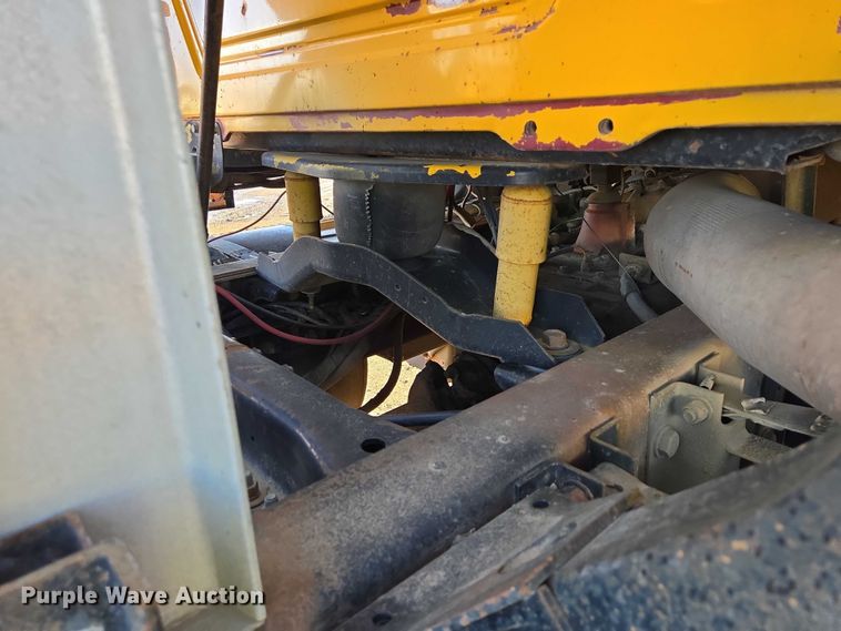 image for item EB1305 1994 Mack CH613 semi truck