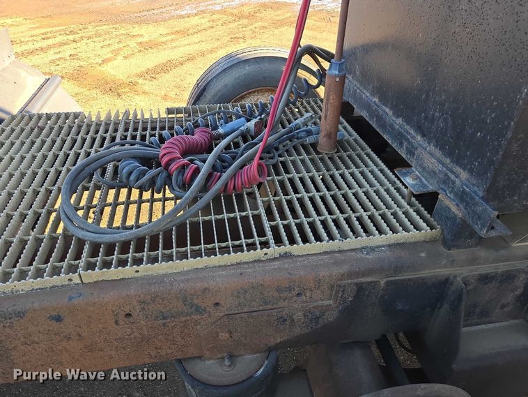 image for item EB1305 1994 Mack CH613 semi truck