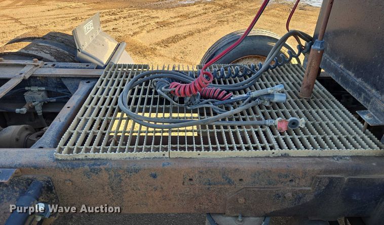 image for item EB1305 1994 Mack CH613 semi truck