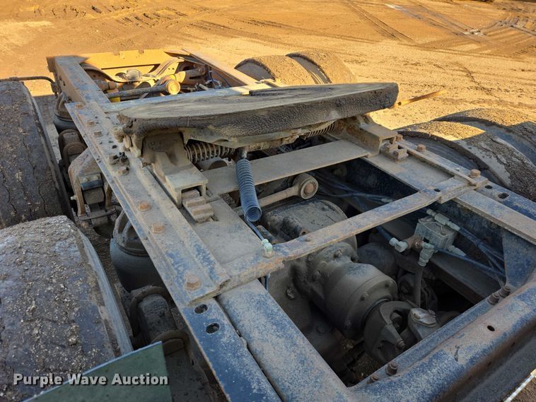 image for item EB1305 1994 Mack CH613 semi truck