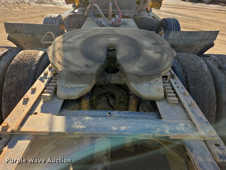 image for item EB1305 1994 Mack CH613 semi truck