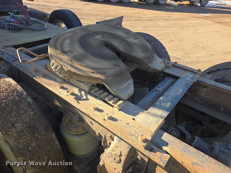 image for item EB1305 1994 Mack CH613 semi truck