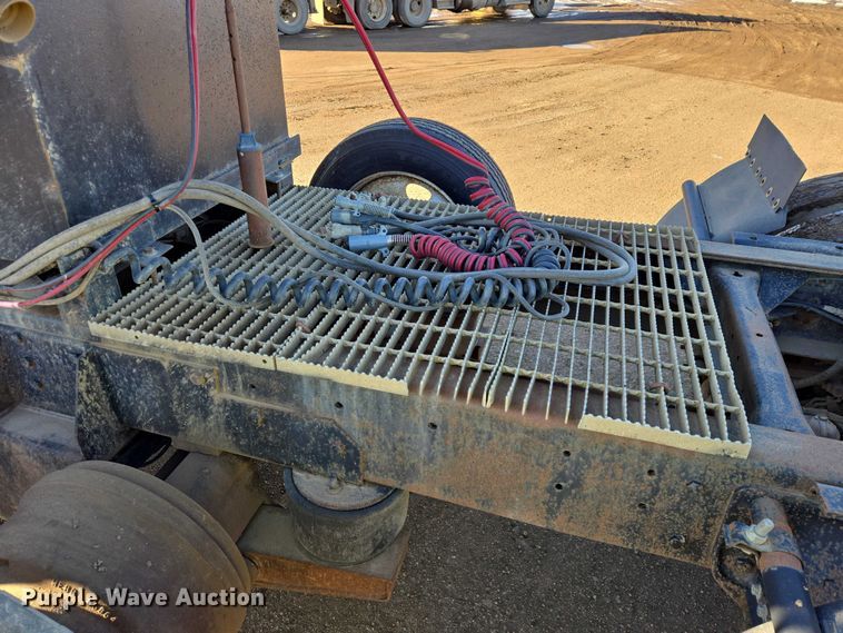 image for item EB1305 1994 Mack CH613 semi truck