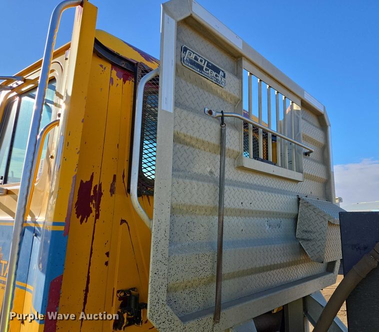 image for item EB1305 1994 Mack CH613 semi truck