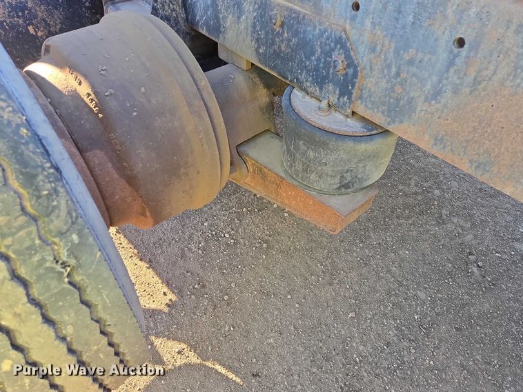 image for item EB1305 1994 Mack CH613 semi truck