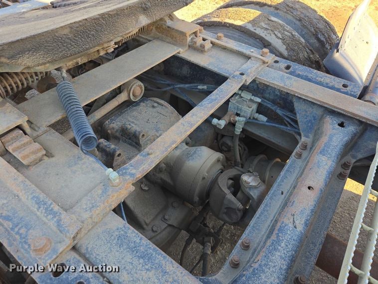 image for item EB1305 1994 Mack CH613 semi truck