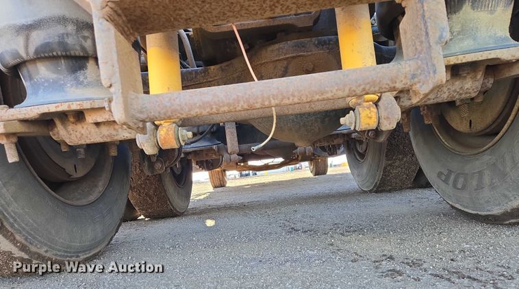 image for item EB1305 1994 Mack CH613 semi truck