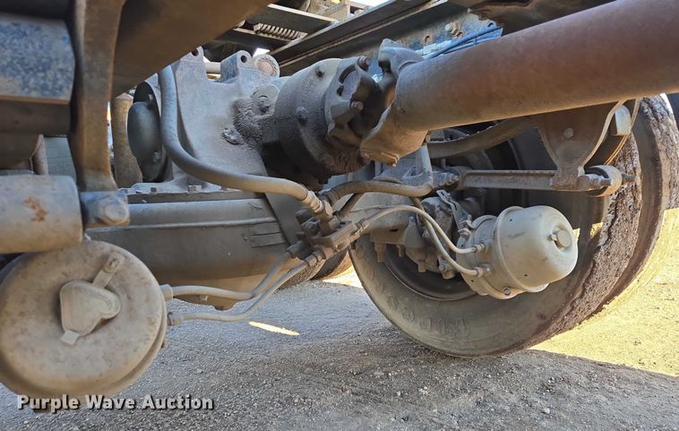 image for item EB1305 1994 Mack CH613 semi truck