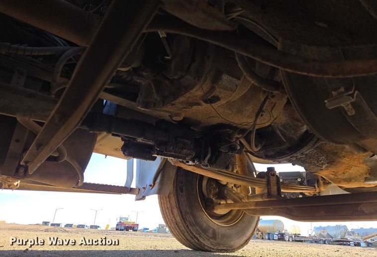 image for item EB1305 1994 Mack CH613 semi truck