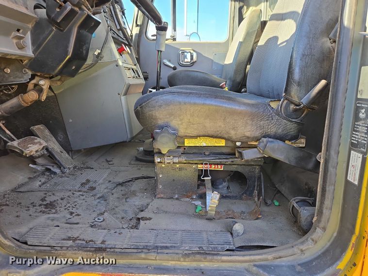 image for item EB1305 1994 Mack CH613 semi truck