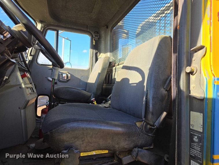 image for item EB1305 1994 Mack CH613 semi truck