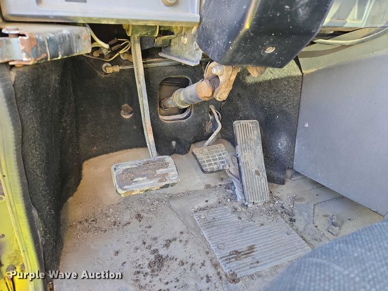 image for item EB1305 1994 Mack CH613 semi truck