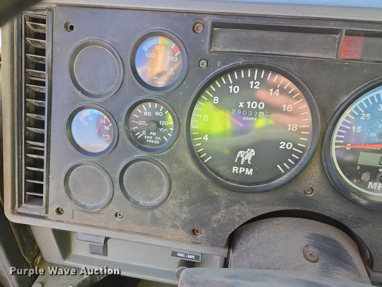 image for item EB1305 1994 Mack CH613 semi truck