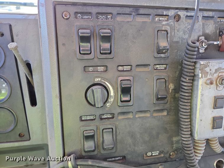 image for item EB1305 1994 Mack CH613 semi truck