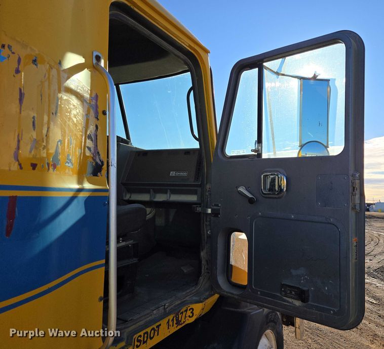 image for item EB1305 1994 Mack CH613 semi truck