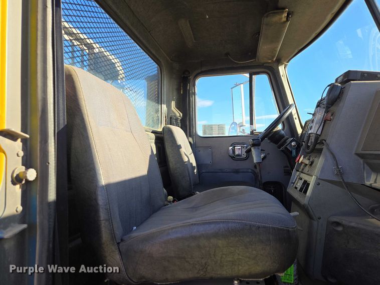 image for item EB1305 1994 Mack CH613 semi truck