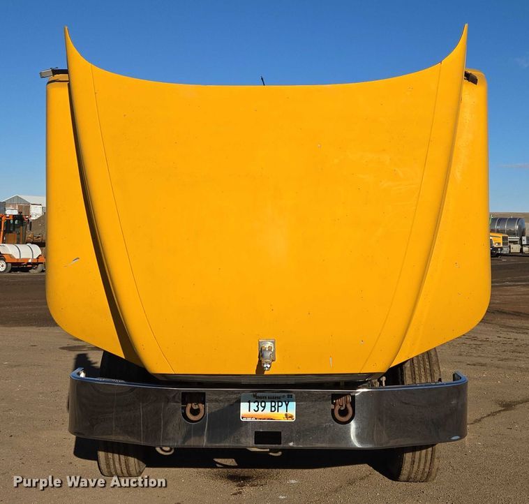 image for item EB1305 1994 Mack CH613 semi truck