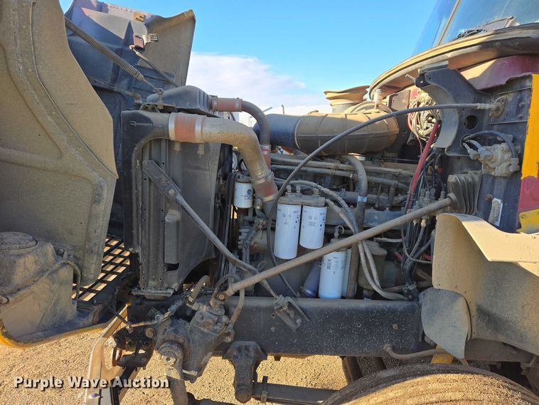 image for item EB1305 1994 Mack CH613 semi truck