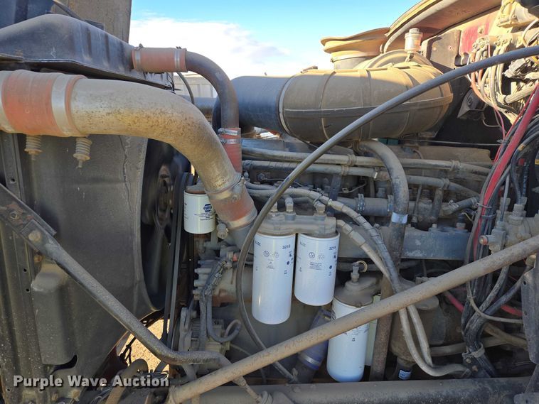 image for item EB1305 1994 Mack CH613 semi truck