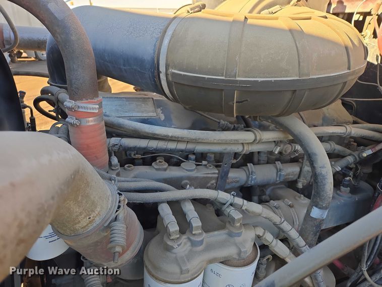 image for item EB1305 1994 Mack CH613 semi truck