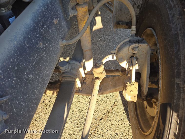 image for item EB1305 1994 Mack CH613 semi truck