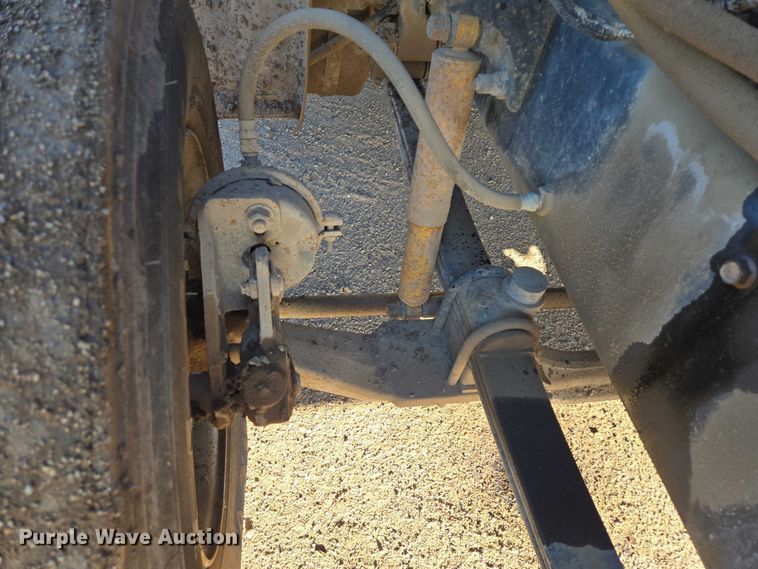 image for item EB1305 1994 Mack CH613 semi truck