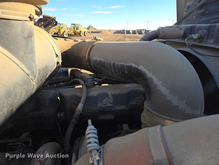 image for item EB1305 1994 Mack CH613 semi truck