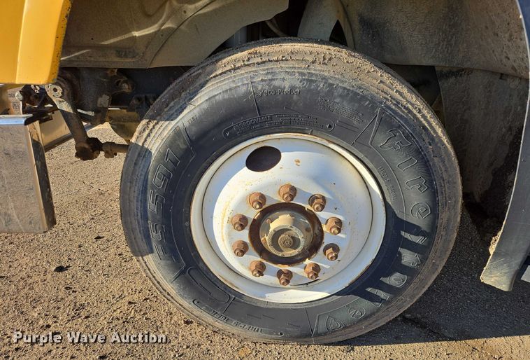 image for item EB1305 1994 Mack CH613 semi truck