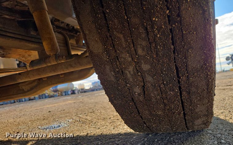 image for item EB1305 1994 Mack CH613 semi truck