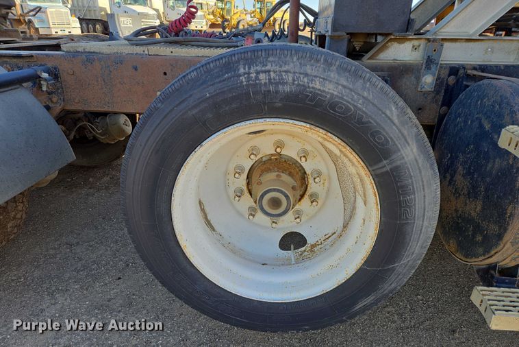 image for item EB1305 1994 Mack CH613 semi truck