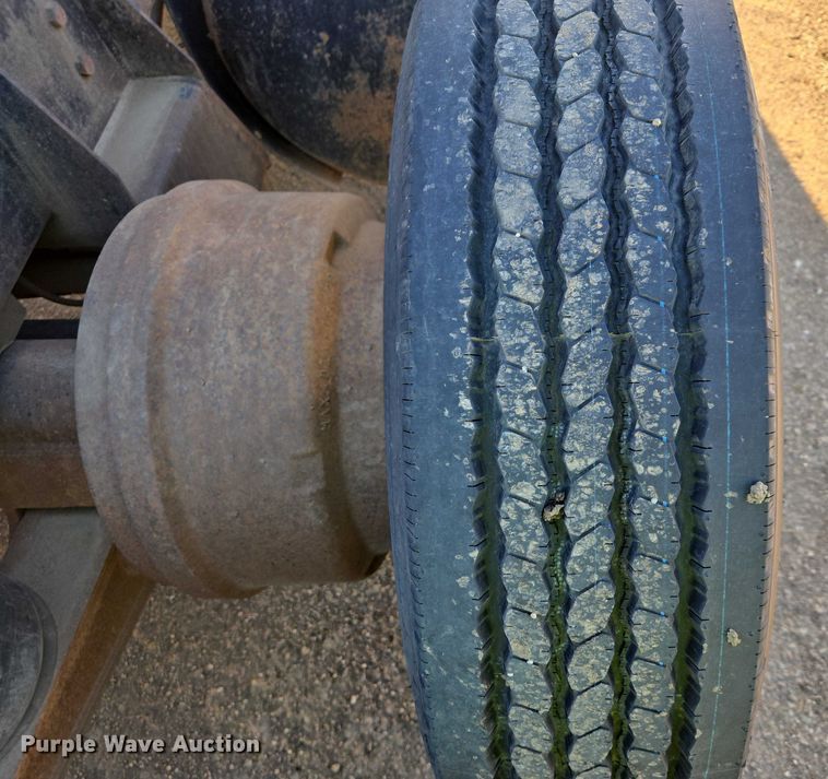 image for item EB1305 1994 Mack CH613 semi truck