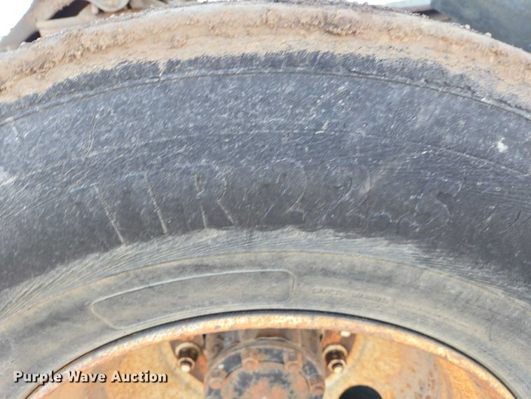 image for item EB1305 1994 Mack CH613 semi truck