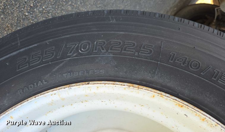 image for item EB1305 1994 Mack CH613 semi truck