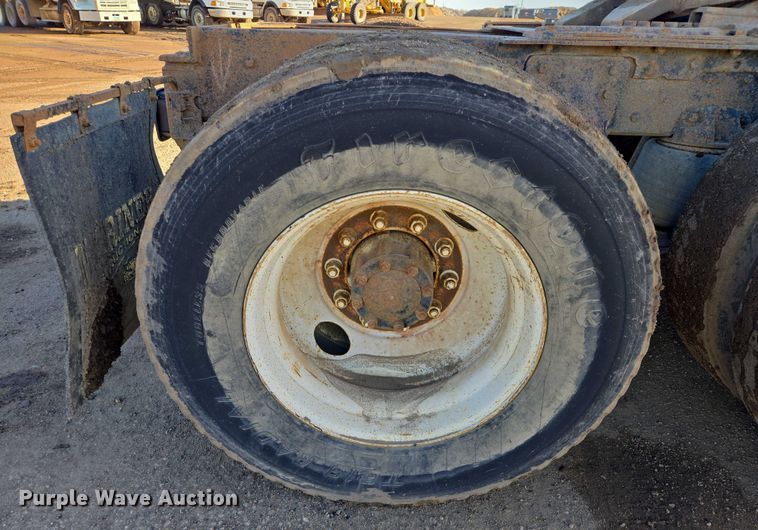 image for item EB1305 1994 Mack CH613 semi truck