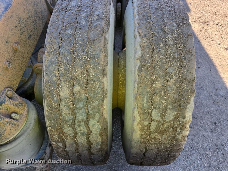 image for item EB1305 1994 Mack CH613 semi truck