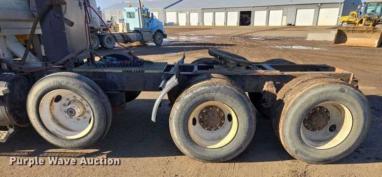 image for item EB1305 1994 Mack CH613 semi truck