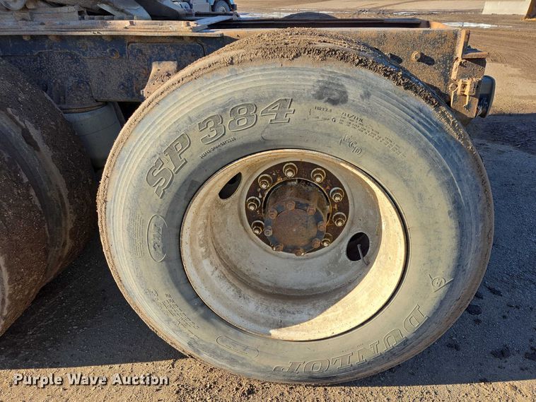 image for item EB1305 1994 Mack CH613 semi truck