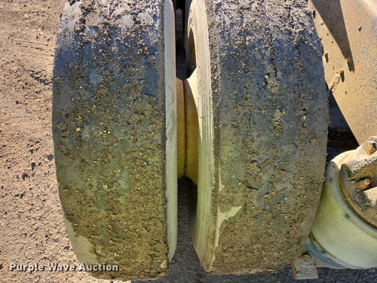 image for item EB1305 1994 Mack CH613 semi truck