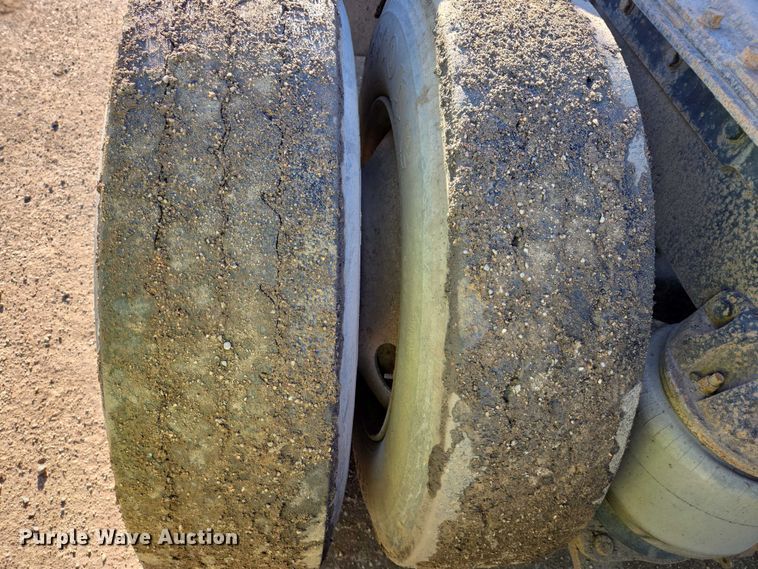 image for item EB1305 1994 Mack CH613 semi truck