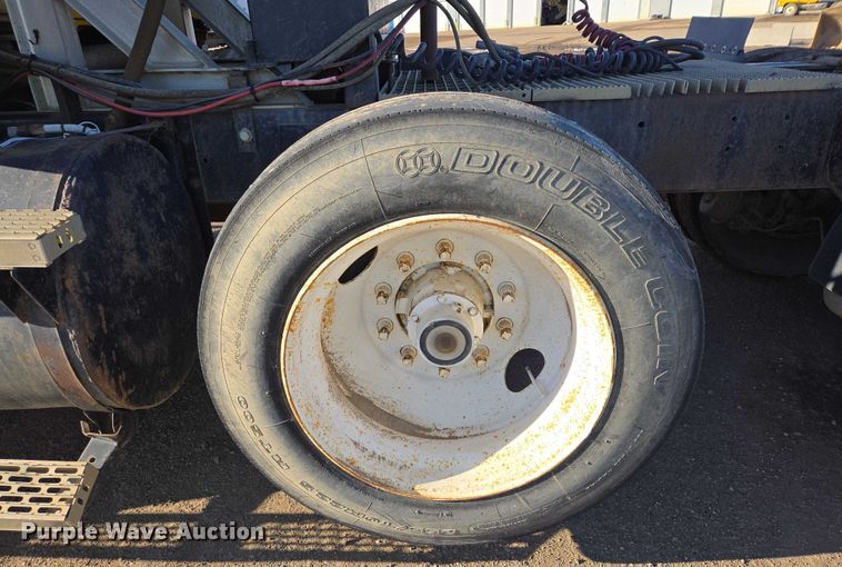 image for item EB1305 1994 Mack CH613 semi truck