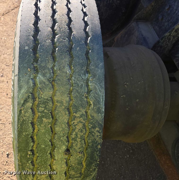 image for item EB1305 1994 Mack CH613 semi truck