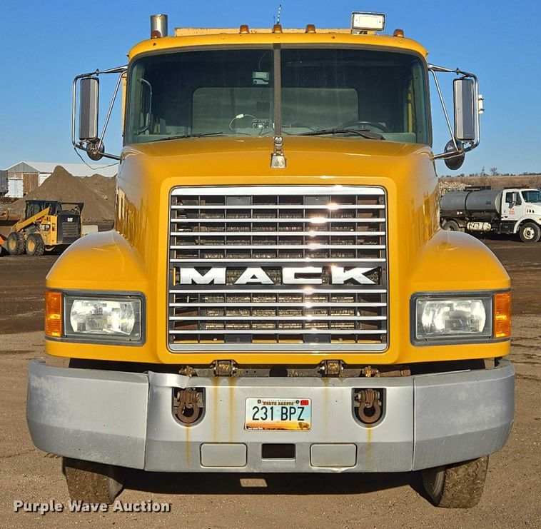 image for item EB1306 1992 Mack CH613 spreader truck