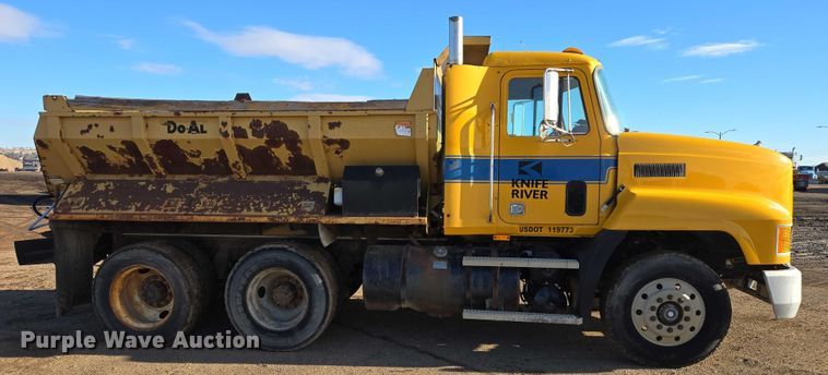 image for item EB1306 1992 Mack CH613 spreader truck