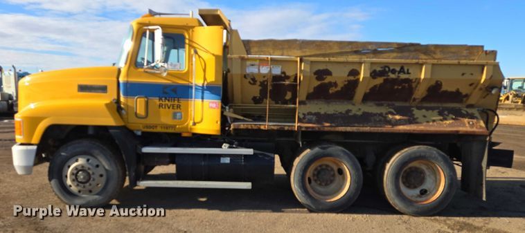 image for item EB1306 1992 Mack CH613 spreader truck