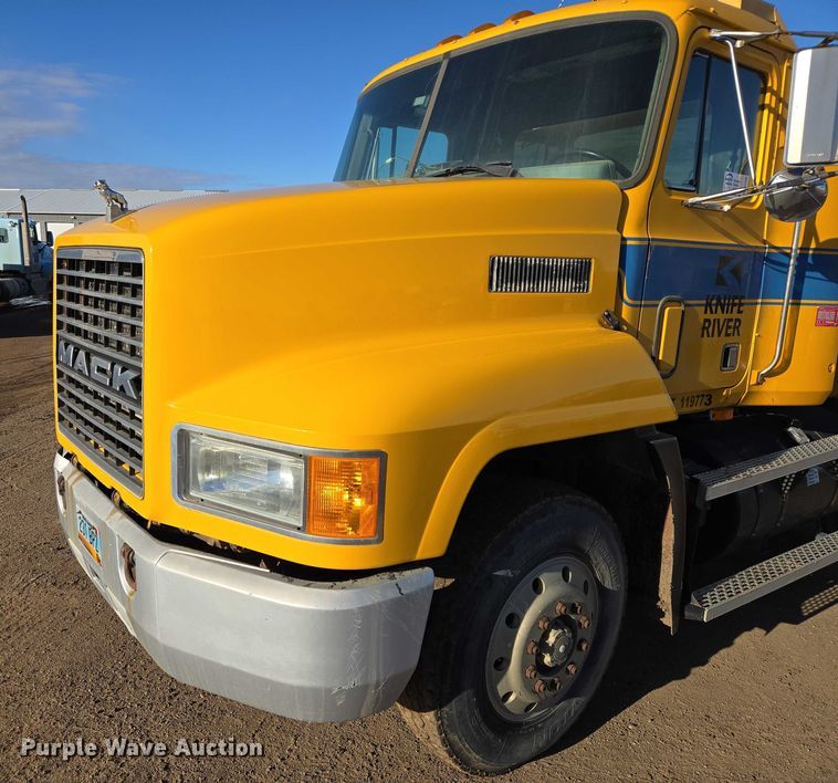 image for item EB1306 1992 Mack CH613 spreader truck
