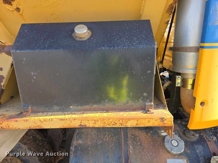 image for item EB1306 1992 Mack CH613 spreader truck